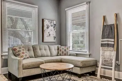 Image de Contemporary 4br - Perfect for families & groups