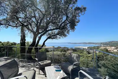 Image de Villa vue mer panoramique, proche du village!