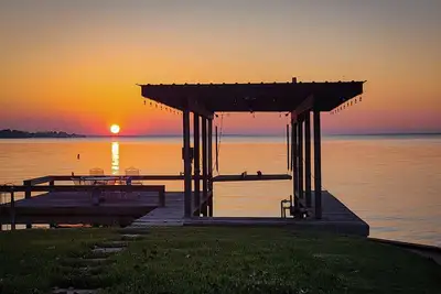 Image de ‣ Lake Livingston Waterfront House, Sunset views. Deep water, Fishing, Kayaking.