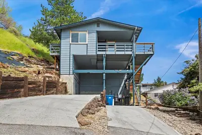 Image de ✨ New North End Boise Perch 🌳 Clean & Cozy Hideout