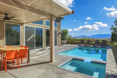 Image de Mid-Century Merry - A Ryson Property