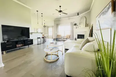 Image de ♥Fireplace, backyard, washer dryer, walking trails