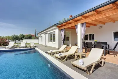 Image de Villa avec piscine privée, climatisation, Wlan, Bbq à proximité de la mer