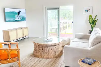 Image de Ocean View Haleiwa Home - Epic location steps from beach and downtown