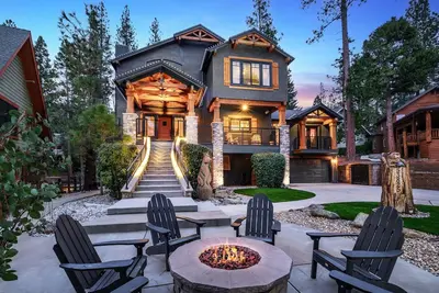 Image de Spacious 5 Bedroom Bass Lake Cabin with Bonus Room. Bass Lake Luxury!
