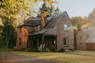 Image de The Conestoga Cottage | Hot Tub, Rustic Charm, Near Downtown Lancaster