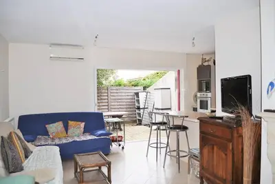Image de Large House in Boucanet, 250 m. from the beach