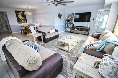 Image de Ocean View, Family-Friendly Condo Across from No-Drive Beach!