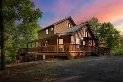 Image de Pets? Yes! 🐕 Hot Tub ★ Fire Pit ★ Pool Table ★ Steps to River Outfitters