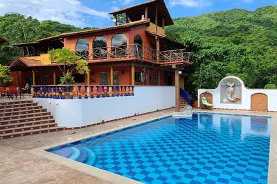 Amaria Villas - Gorgeous jungle oasis that caters to local culture