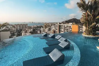 Image de Luxury 2br Condo at Pinnacle in the Romantica Zone