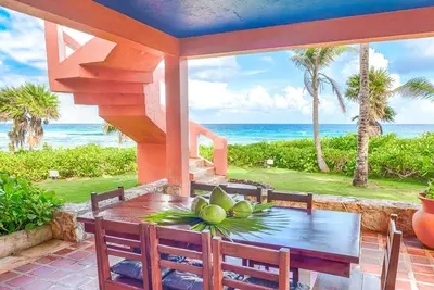 Casa Luna classic ocean front home with 4 bedrooms in the heart of Akumal