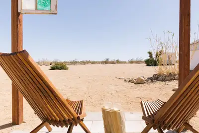 Image de Eco-Friendly Desert Oasis near Joshua Tree: Fire Pit, Stargaze, Family-Friendly