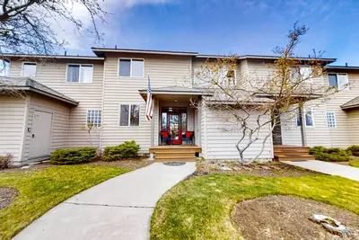 Image de Fairway view townhome with private hot tub, grill, pool, & golf - dogs welcome