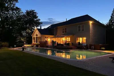 Image de Estate home with private pool and spa - close to Washington Dc
