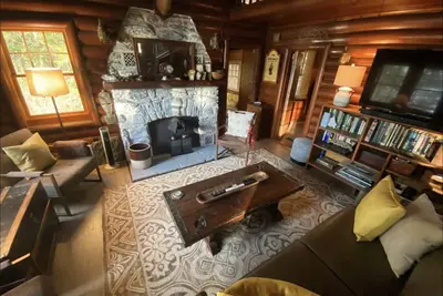 Image de Gorgeous Catskills Log Cabin