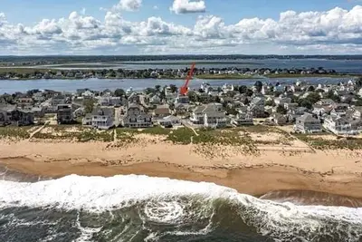 Image de 100 Steps to the Beach w\/ Parking, Patios, Decks