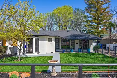 Image de Midcentury Manor-Hot Tub & 5 Blocks to Town Center