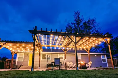 Image de Fire Pit, Outdoor Living Space, 2 King Beds, Dog Friendly, One-Level Home