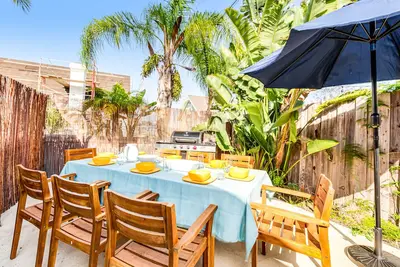 Image de Dreamy SoCal escape near the beach & shopping with large patio & game room