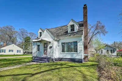 Image de Cozy Retreat w/ Yard ~ 2 Mi to Lake Michigan!