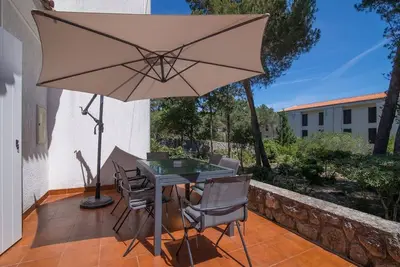 Image de Appartement de deux chambres avec la terrasse Veli Losinj, Losinj (A-19700-a)