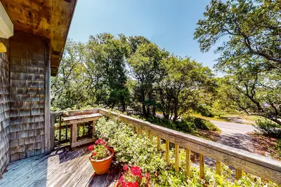 Image de Canalfront home with a deck, sound access, central Ac, WiFi, washer/dryer