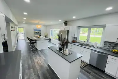 Image de Beautiful lake house w/ views of Geneva Lake, 5 min to downtown