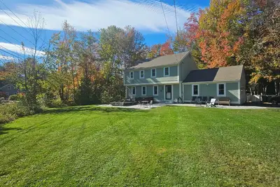 Image de Hot tub, big Patio private yard, 1mile to beaches and shops\/dining.