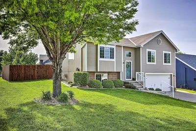 Image de Bright Omaha Family Home with Grill & Deck!