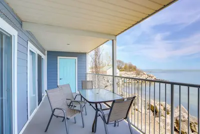 Image de Cozy Lakefront Middle Bass Retreat w/ Balcony