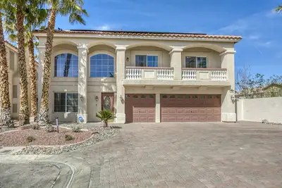 Image de Whole home, pool/spa great location and 15m to Vegas strip, hike, golf, attractions