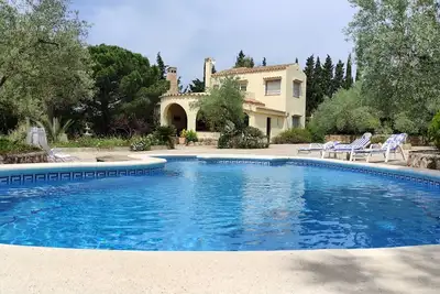 Image de Villa avec piscine privée à la campagne dans une zone calme et sans bruit