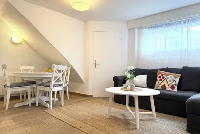 Image de Kapitänshaus FeWo 2 - Spacious modern 6-person vacation apartment near the beach