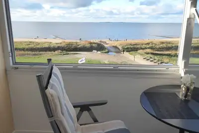 Image de Herrliche Seeblick Wohnung mit Schwimmbad