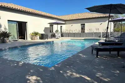 Image de Location Piscine Privative Chauffée 11x4, 5au calme, 5min à pied centre vallon