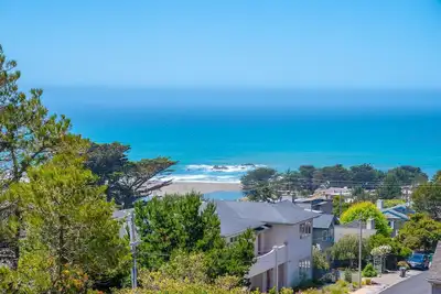 Image de Stunning 3 bed/2. 5 bath Mediterranean Villa with Fabulous Ocean Views!