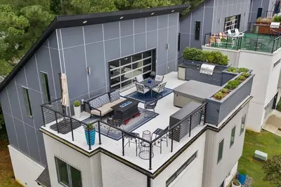 Image de Fayetteview Rooftop Balcony Hot Tub 5 Min to Dt