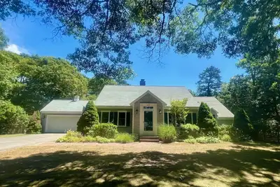 Image de Perfect location! Minutes to beaches! Close to it all!