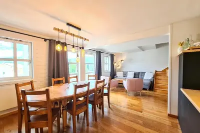 Image de Chalet, vue pistes de ski, terrasse, cheminée ou poêle à bois, télévision, 110m², Flaine