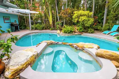 Image de Pool Party South | Newly Remodeled, with Pool & Spa