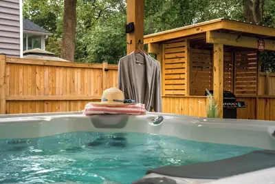 Image de Hot Tub Haven: Cozy Annapolis Backyard Oasis!