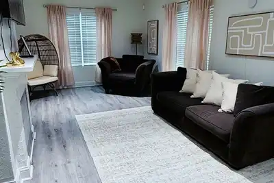 Image de Modern Bungalow at Chappell minutes from Downtown and Beltline - Pet Friendly!