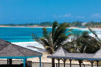 Studio 3, Luxueux studios, très belle vue mer, 1 minute de la plage