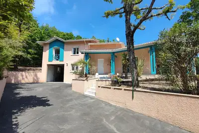 Image de Trés proche du lac à pied, dans le quartier du Golf 10 pers. 4 ch. 2 Sdb