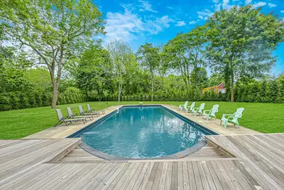 Image de House + Cottage + Pool on 1. 5 acres near village