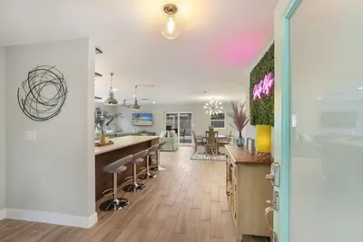 Image de Seashell Backyard, Private Pool 4br 2ba, Pergola, Close to Siesta Key Beaches