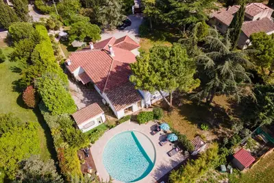 Image de Villa avec piscine et jardin Ă 10 minutes d'Aix en Provence