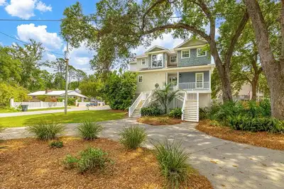 Image de Gorgeous, family-perfect 3br. 3ba home with pool in the heart of St Simons Island