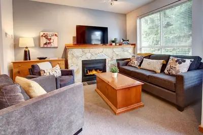 Image de Whistler Village 2br: Hot Tub, Free Parking, Near Valley Trail & Lakes!